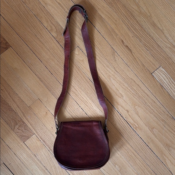 Handbags - Elegant Brown Leather Shoulder Bag